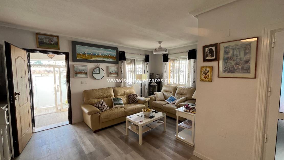 Casa de 3 habitaciones en Los Montesinos en venta con piscina - 180.000 € (Ref: 9486493)