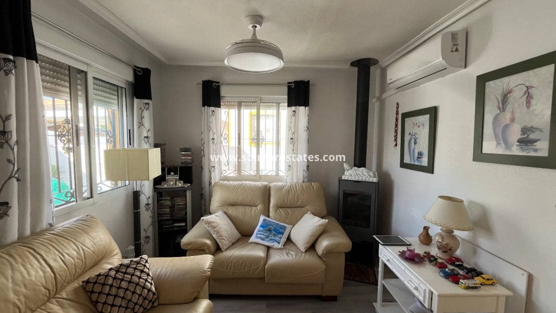 Casa de 3 habitaciones en Los Montesinos en venta con piscina - 180.000 € (Ref: 9486493)