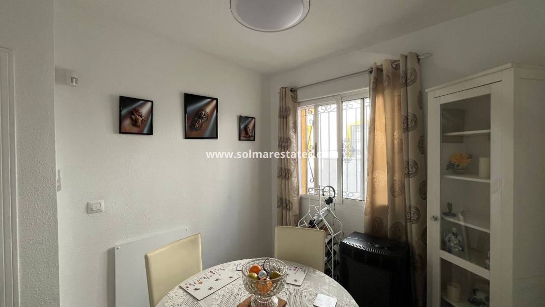 Casa de 3 habitaciones en Los Montesinos en venta con piscina - 180.000 € (Ref: 9486493)