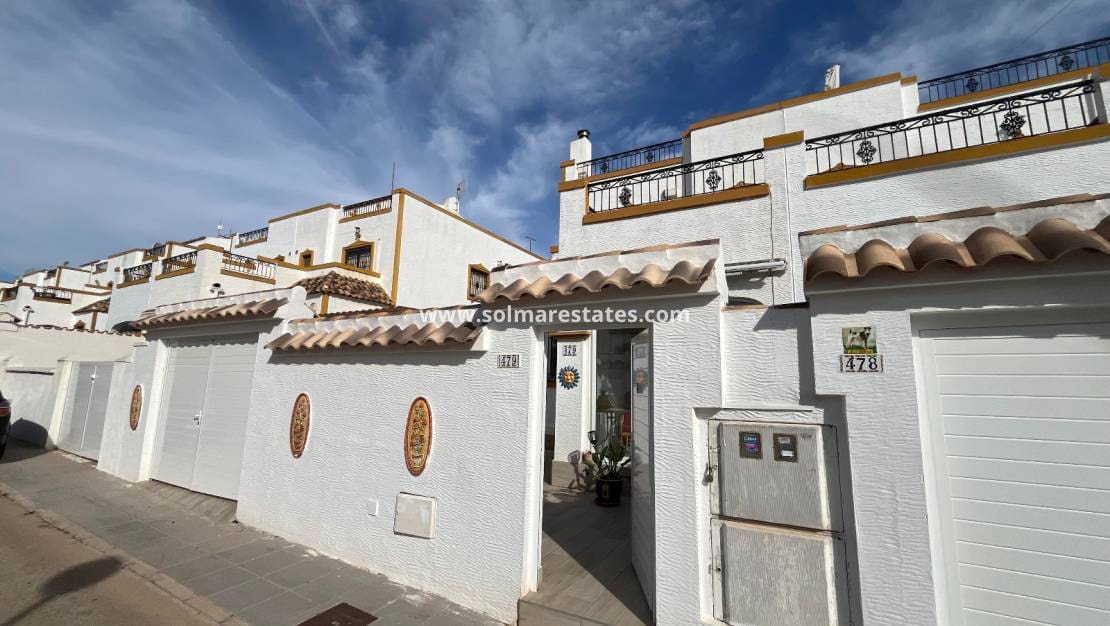 Casa de 3 habitaciones en Los Montesinos en venta con piscina - 180.000 € (Ref: 9486493)