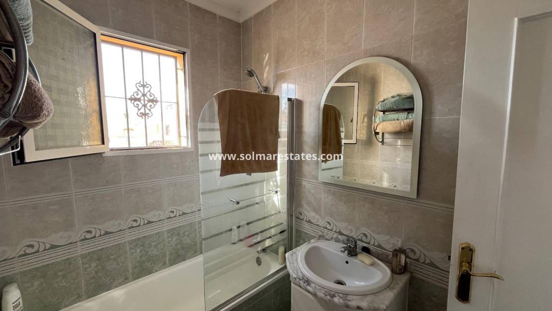 Casa de 3 habitaciones en Los Montesinos en venta con piscina - 180.000 € (Ref: 9486493)