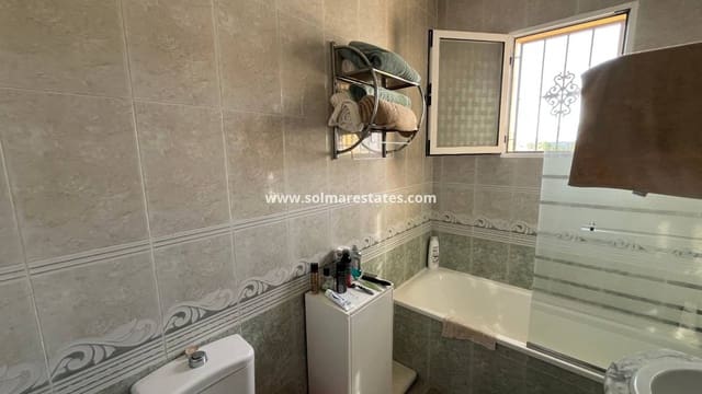 Casa de 3 habitaciones en Los Montesinos en venta con piscina - 180.000 € (Ref: 9486493)