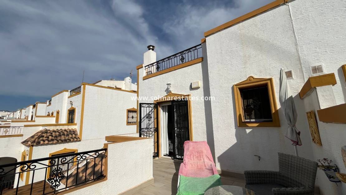 Casa de 3 habitaciones en Los Montesinos en venta con piscina - 180.000 € (Ref: 9486493)