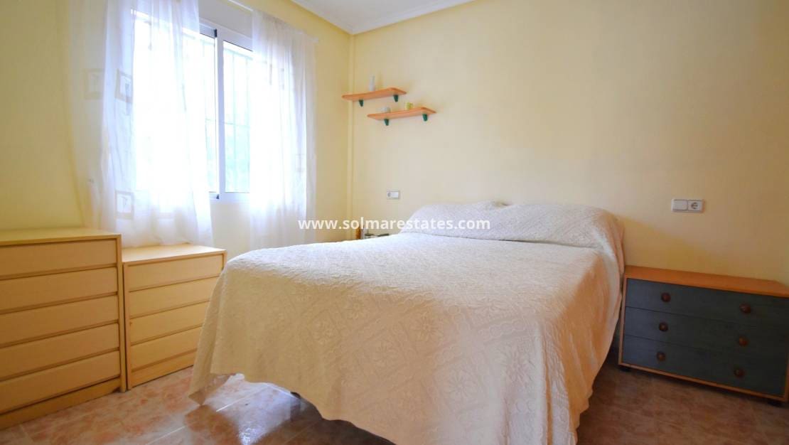 2 chambre Bungalow à vendre à Playa Flamenca avec piscine - 175 000 € (Ref: 9496466)