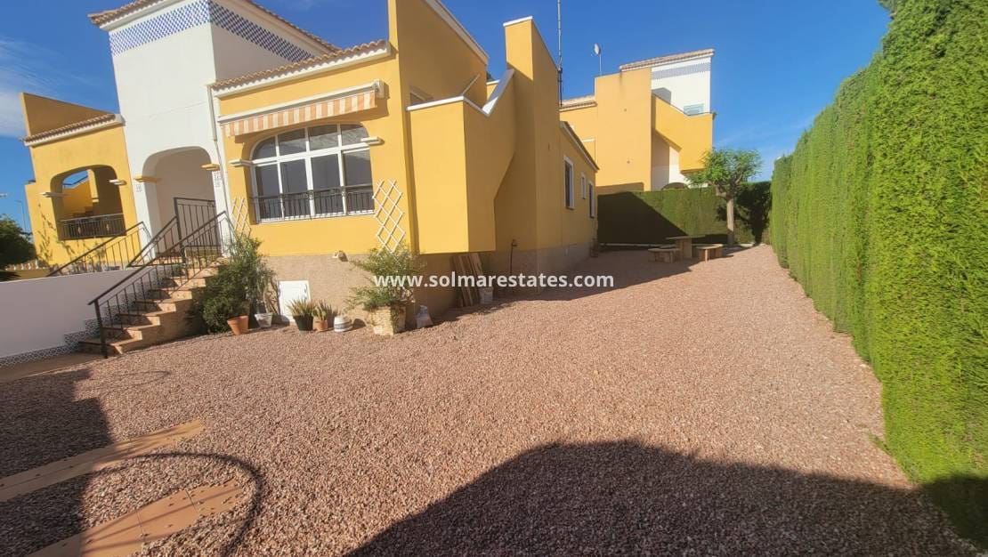 3 bedroom Bungalow for sale in Los Montesinos with pool - € 215,000 (Ref: 9500040)