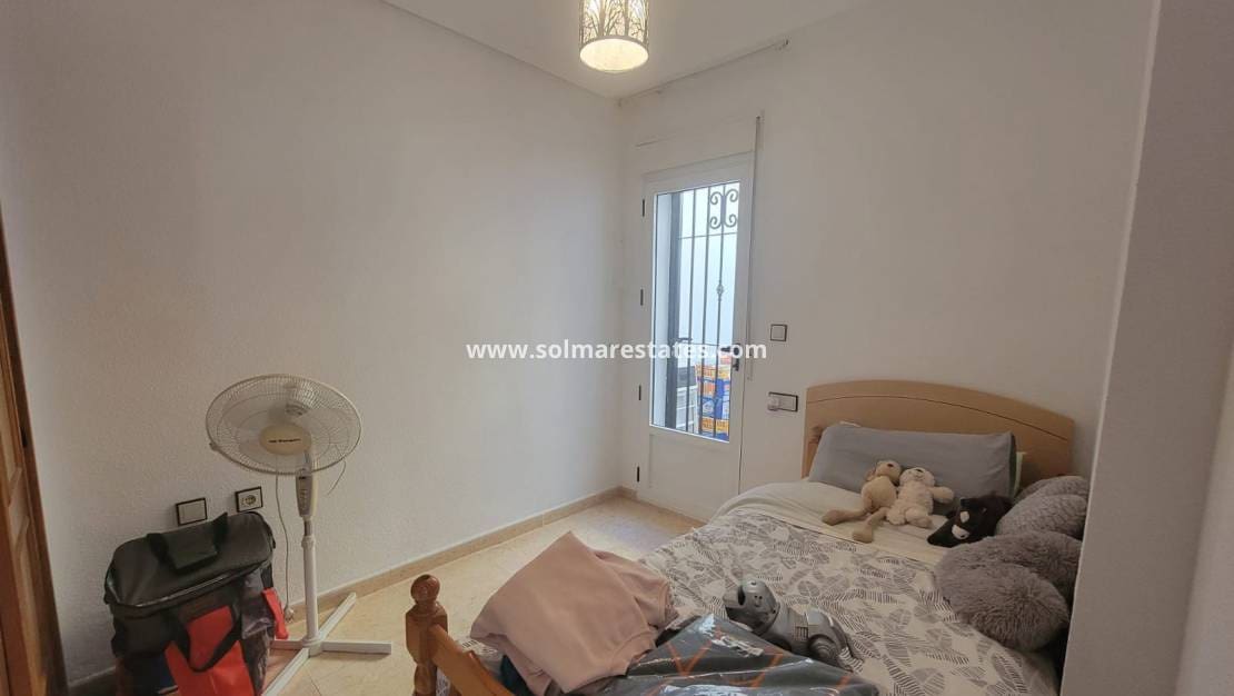 3 bedroom Bungalow for sale in Los Montesinos with pool - € 215,000 (Ref: 9500040)