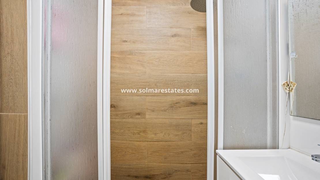 2 Zimmer Bungalow zu verkaufen in La Siesta - 130.000 € (Ref: 9503645)