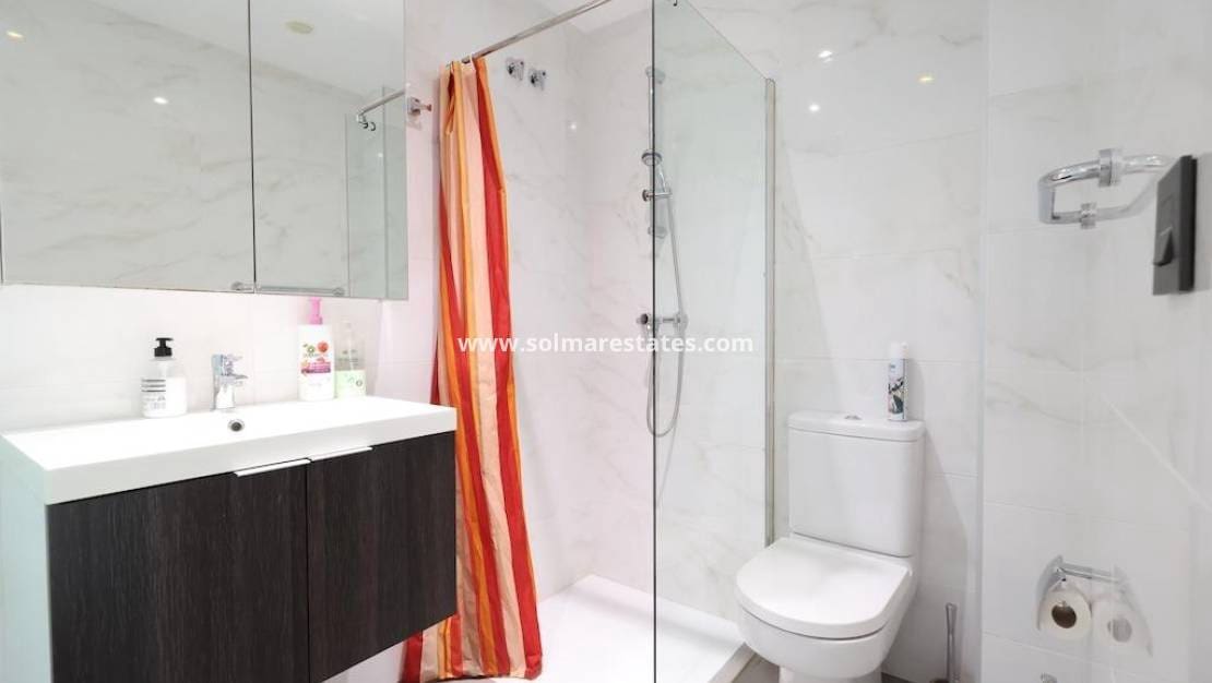 2 slaapkamer Appartement te koop in La Zenia met zwembad - € 280.000 (Ref: 9506254)