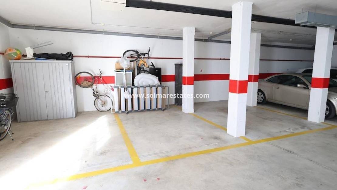 2 slaapkamer Appartement te koop in La Zenia met zwembad - € 280.000 (Ref: 9506254)