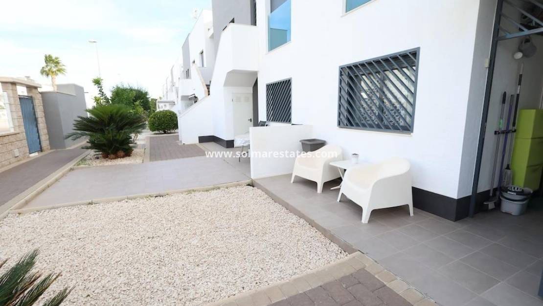 2 slaapkamer Appartement te koop in La Zenia met zwembad - € 280.000 (Ref: 9506254)