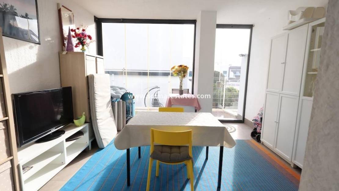 2 slaapkamer Appartement te koop in La Zenia met zwembad - € 280.000 (Ref: 9506254)