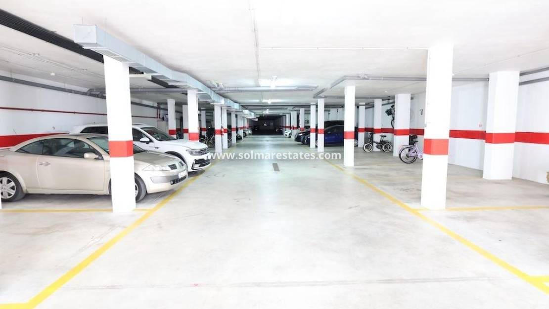 2 slaapkamer Appartement te koop in La Zenia met zwembad - € 280.000 (Ref: 9506254)