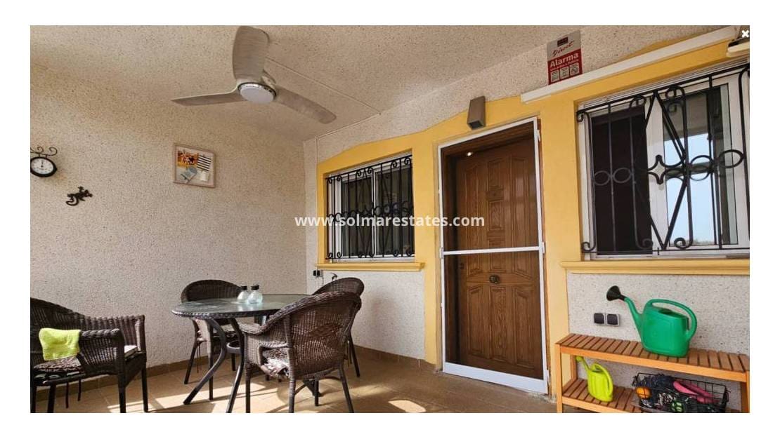 2 slaapkamer Appartement te koop in Orihuela Costa met zwembad - € 150.000 (Ref: 9510129)