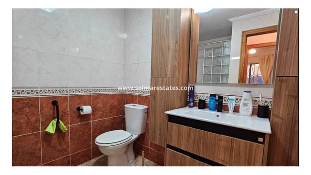 2 slaapkamer Appartement te koop in Punta Prima, Orihuela met zwembad - € 150.000 (Ref: 9510129)