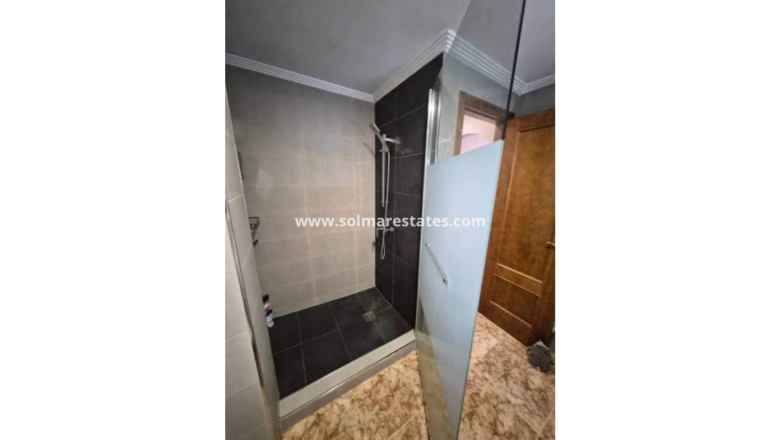 2 Zimmer Apartment zu verkaufen in Orihuela Costa mit Pool - 139.000 € (Ref: 9516343)