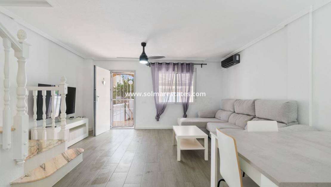 3 Zimmer Haus zu verkaufen in Playa Flamenca mit Pool - 285.000 € (Ref: 9517971)