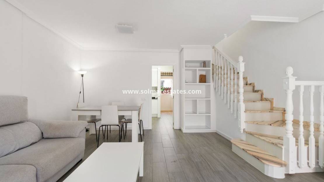 3 Zimmer Haus zu verkaufen in Playa Flamenca mit Pool - 285.000 € (Ref: 9517971)