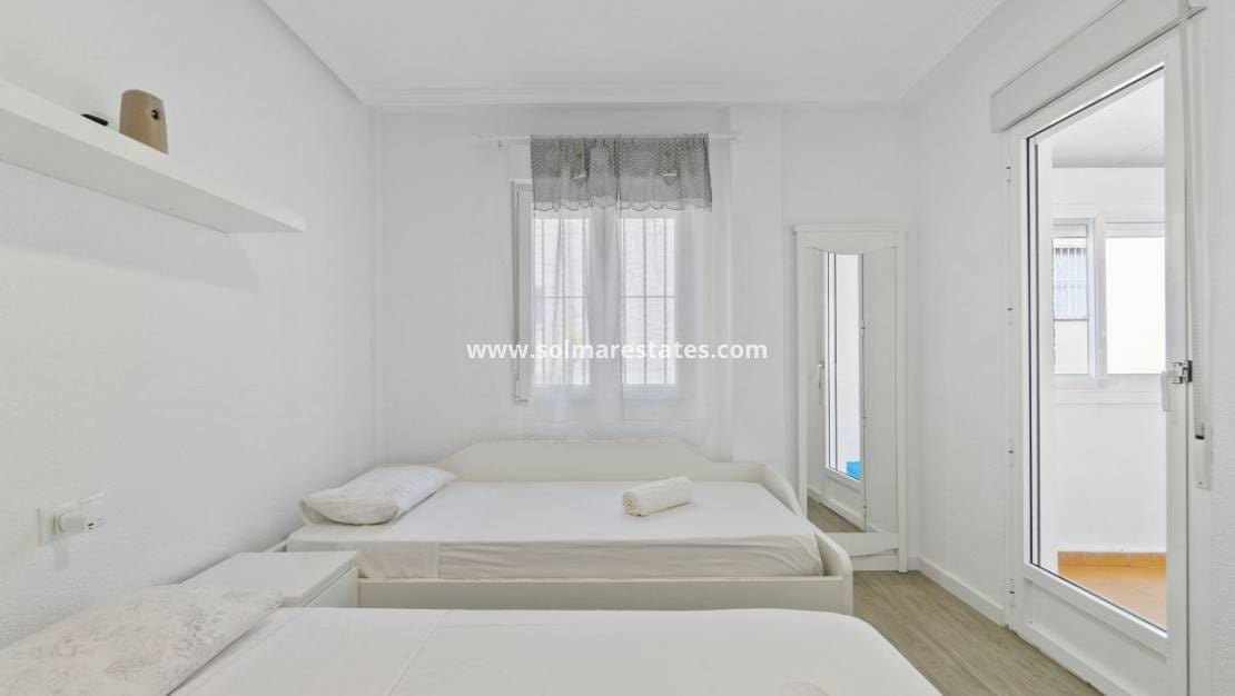 3 Zimmer Haus zu verkaufen in Playa Flamenca mit Pool - 285.000 € (Ref: 9517971)