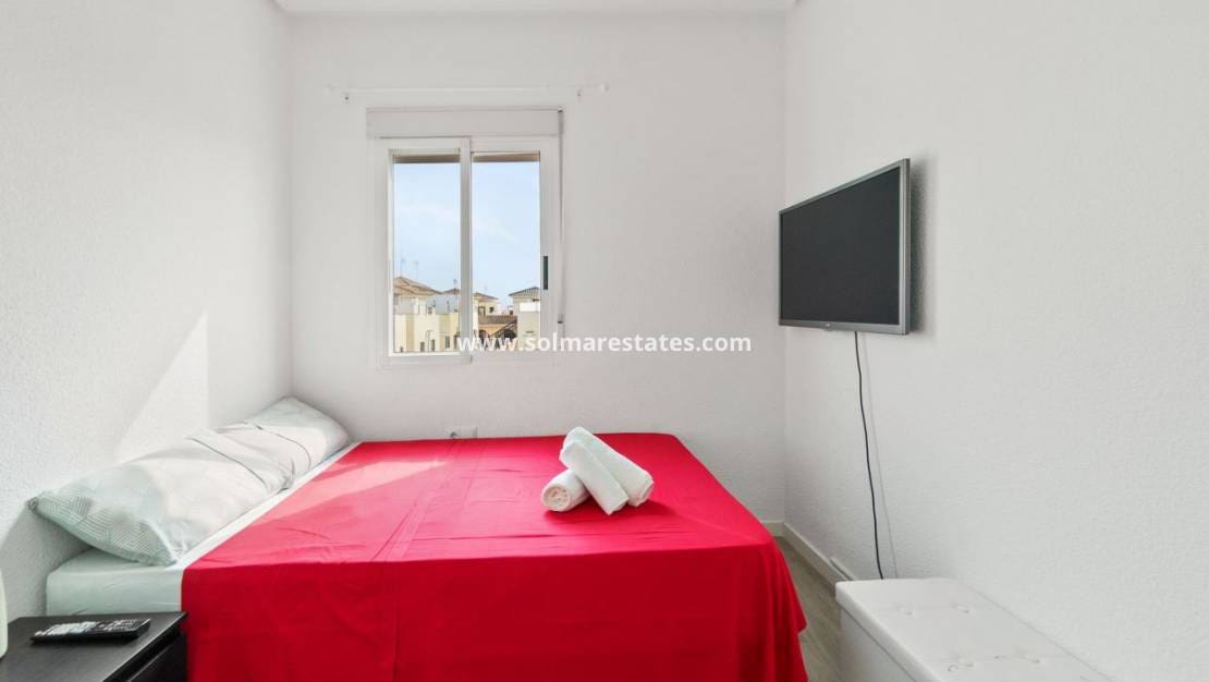 3 Zimmer Haus zu verkaufen in Playa Flamenca mit Pool - 285.000 € (Ref: 9517971)