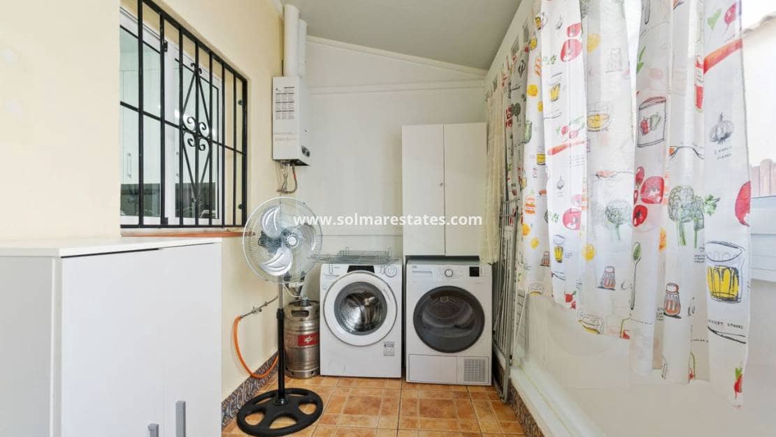 3 Zimmer Haus zu verkaufen in Playa Flamenca mit Pool - 285.000 € (Ref: 9517971)