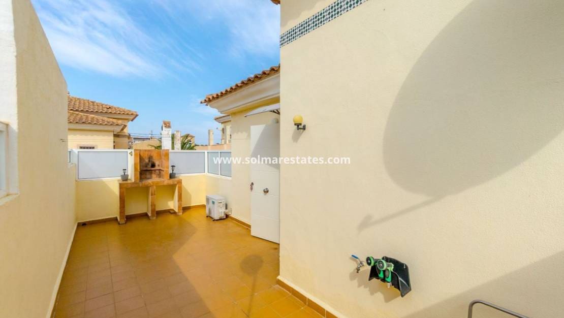 3 Zimmer Haus zu verkaufen in Playa Flamenca mit Pool - 285.000 € (Ref: 9517971)