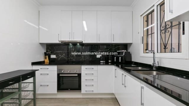 3 Zimmer Haus zu verkaufen in Playa Flamenca, Orihuela mit Pool - 285.000 € (Ref: 9517971)