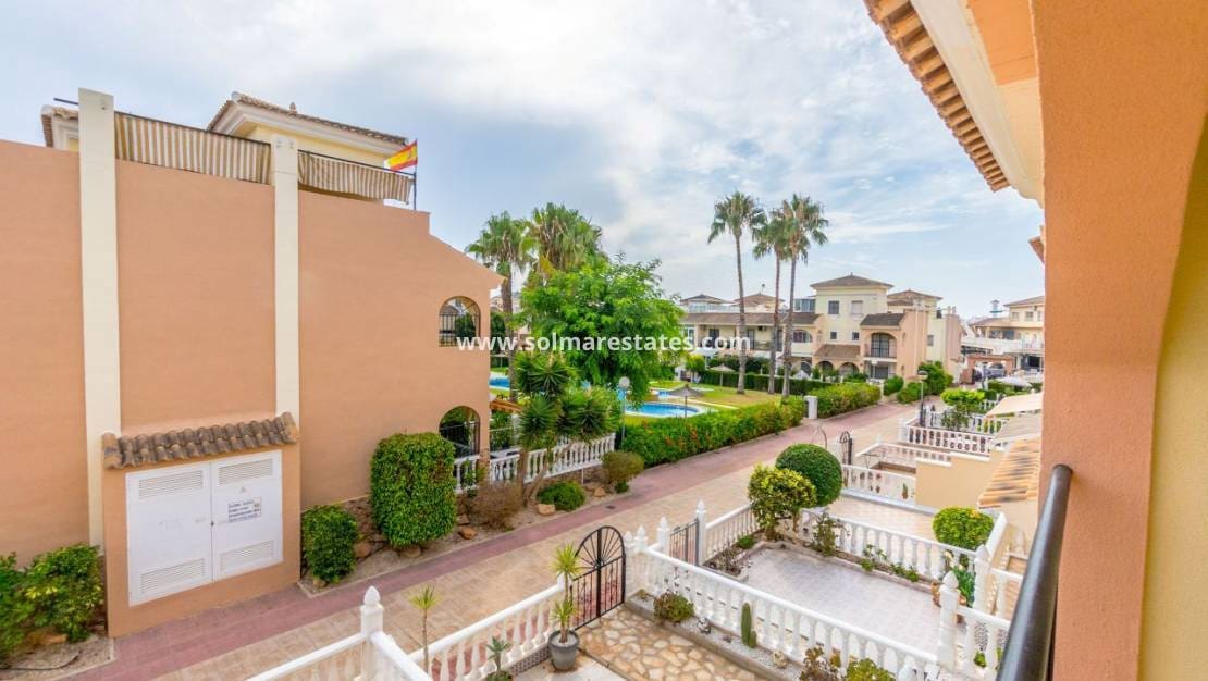 3 Zimmer Haus zu verkaufen in Playa Flamenca mit Pool - 285.000 € (Ref: 9517971)