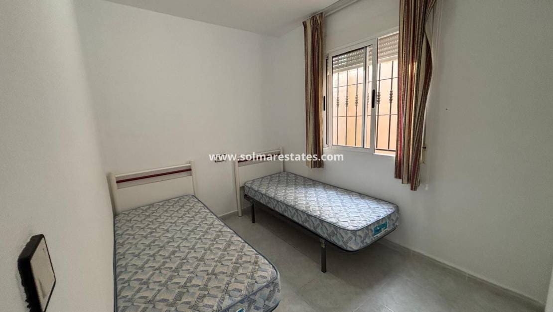 Apartamento de 2 habitaciones en La Siesta en venta con piscina - 120.000 € (Ref: 9521480)