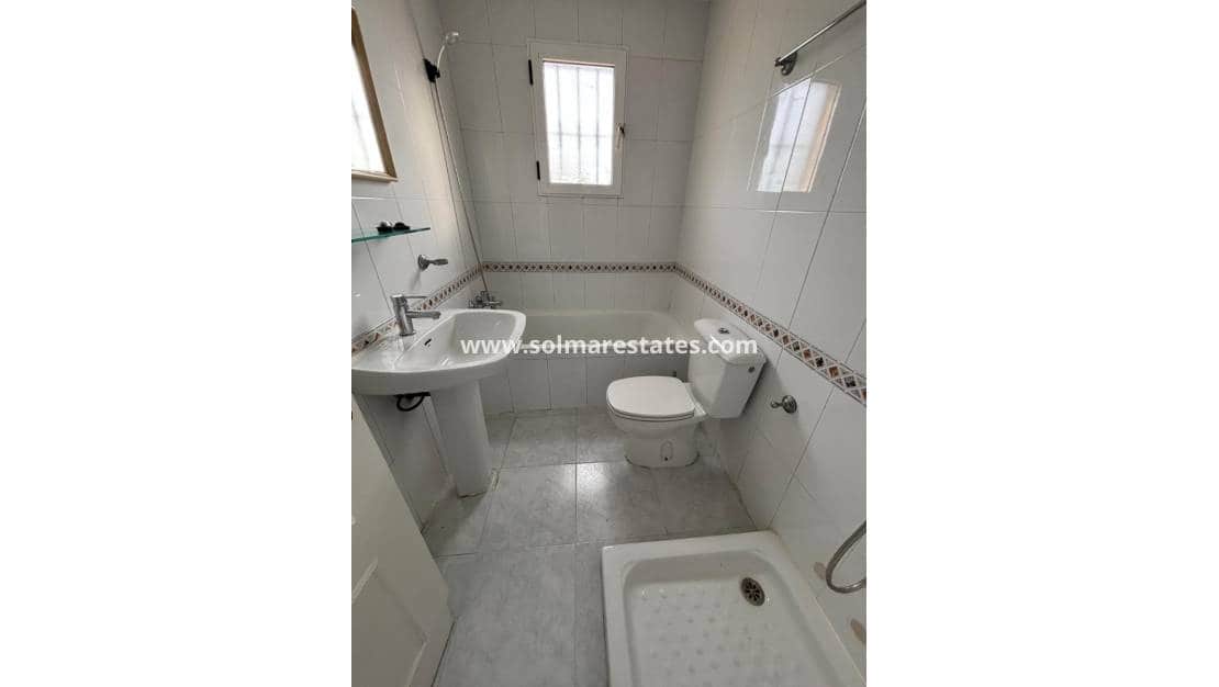 Apartamento de 2 habitaciones en La Siesta en venta con piscina - 120.000 € (Ref: 9521480)