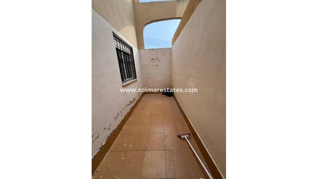 Apartamento de 2 habitaciones en La Siesta, Torrevieja en venta con piscina - 120.000 € (Ref: 9521480)
