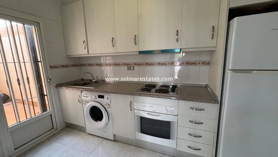 Apartamento de 2 habitaciones en La Siesta en venta con piscina - 120.000 € (Ref: 9521480)
