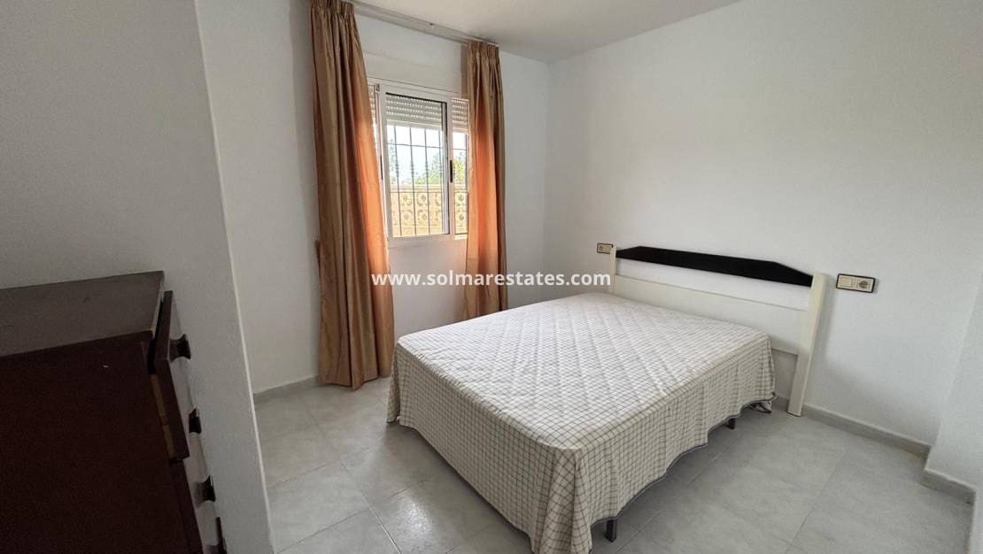 Apartamento de 2 habitaciones en La Siesta en venta con piscina - 120.000 € (Ref: 9521480)