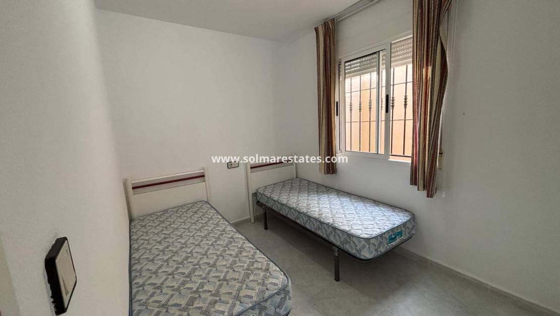 Apartamento de 2 habitaciones en La Siesta en venta con piscina - 120.000 € (Ref: 9521480)