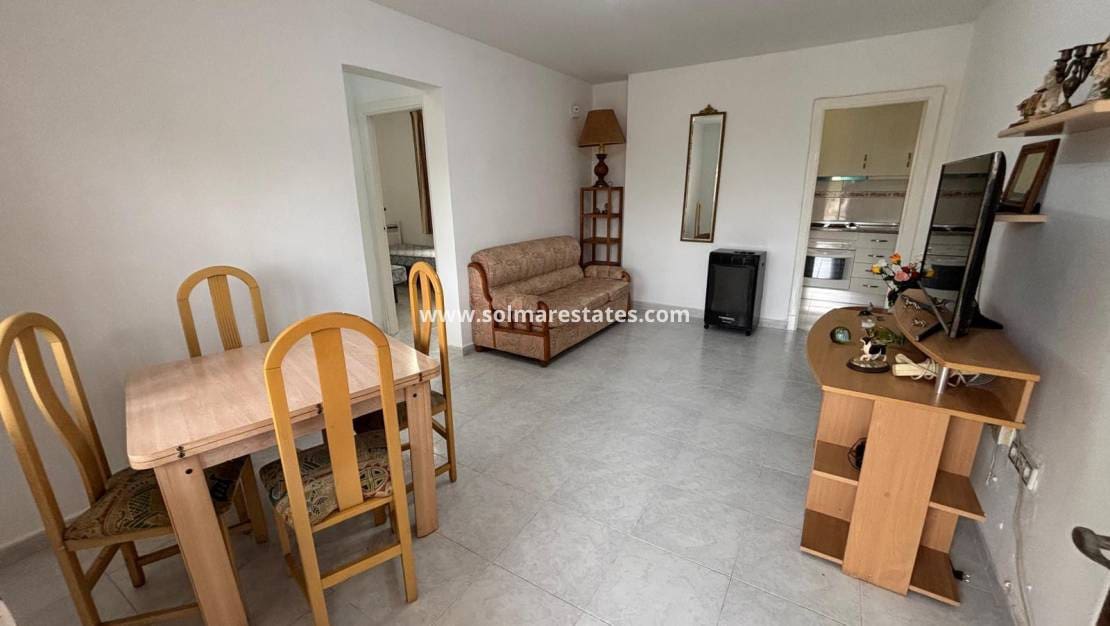 Apartamento de 2 habitaciones en La Siesta en venta con piscina - 120.000 € (Ref: 9521480)