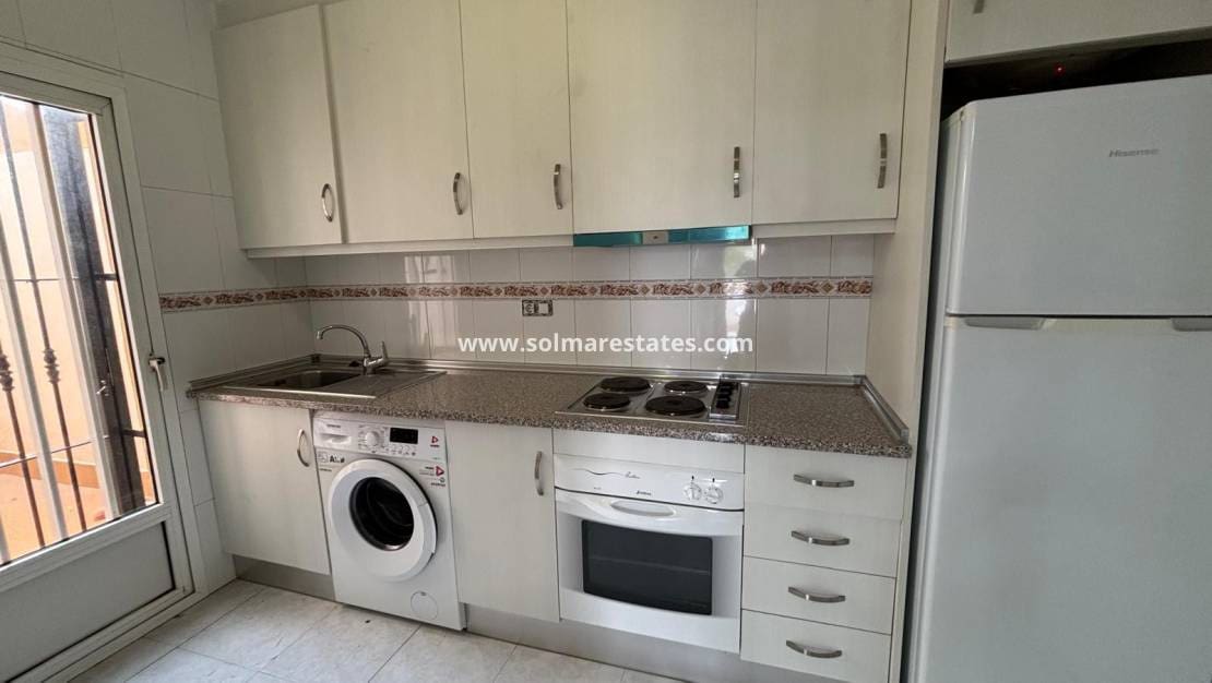 Apartamento de 2 habitaciones en La Siesta en venta con piscina - 120.000 € (Ref: 9521480)