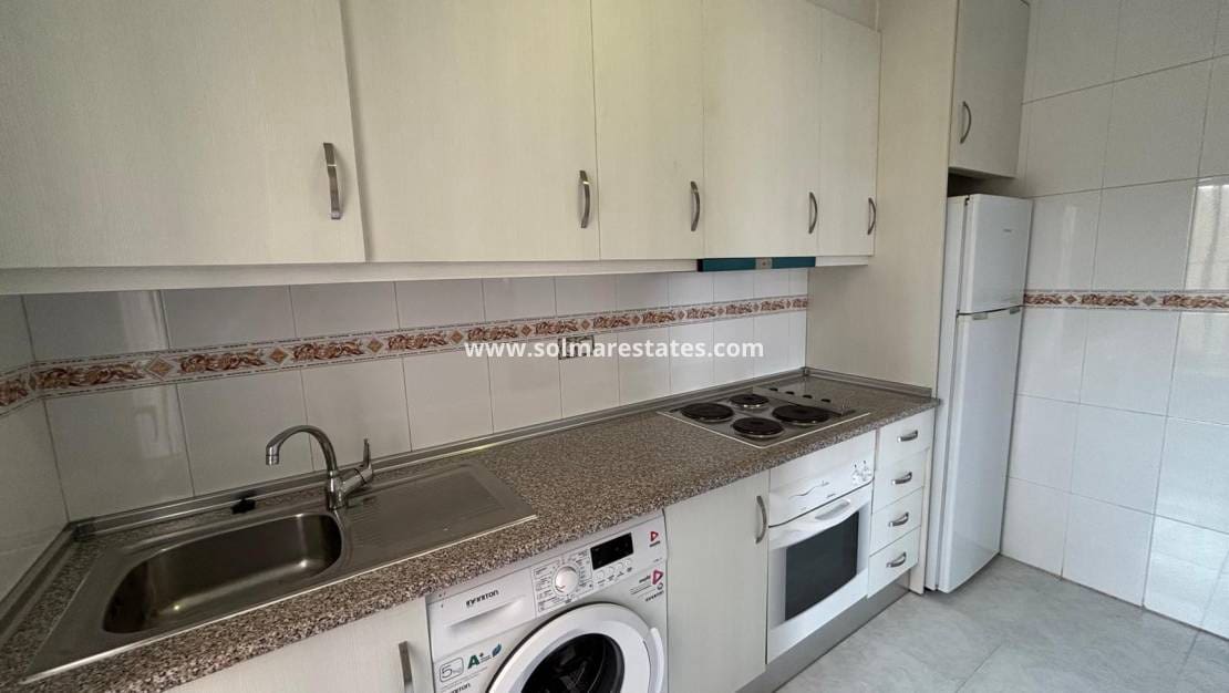 Apartamento de 2 habitaciones en La Siesta en venta con piscina - 120.000 € (Ref: 9521480)