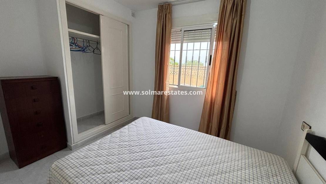 Apartamento de 2 habitaciones en La Siesta en venta con piscina - 120.000 € (Ref: 9521480)