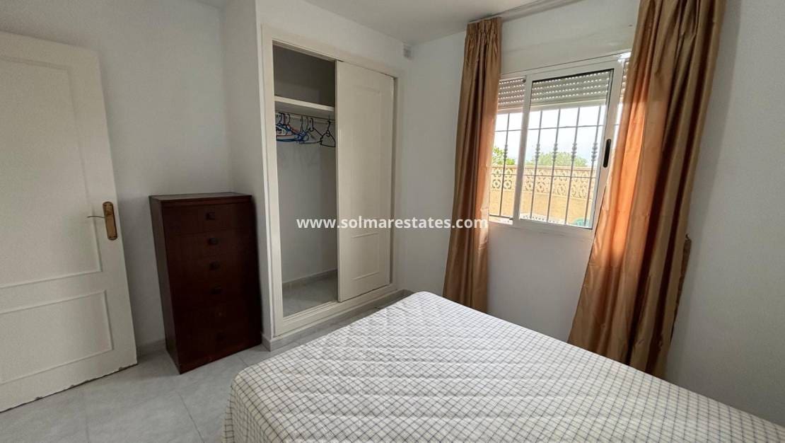 Apartamento de 2 habitaciones en La Siesta en venta con piscina - 120.000 € (Ref: 9521480)