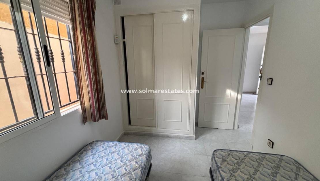 Apartamento de 2 habitaciones en La Siesta en venta con piscina - 120.000 € (Ref: 9521480)