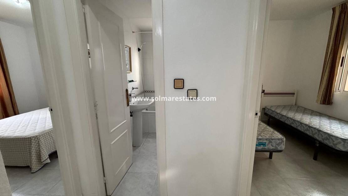 Apartamento de 2 habitaciones en La Siesta en venta con piscina - 120.000 € (Ref: 9521480)