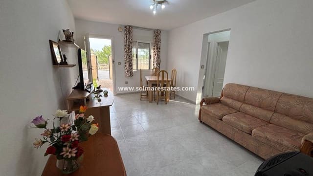 Apartamento de 2 habitaciones en La Siesta, Torrevieja en venta con piscina - 120.000 € (Ref: 9521480)