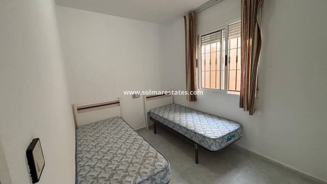 Apartamento de 2 habitaciones en La Siesta, Torrevieja en venta con piscina - 120.000 € (Ref: 9521480)