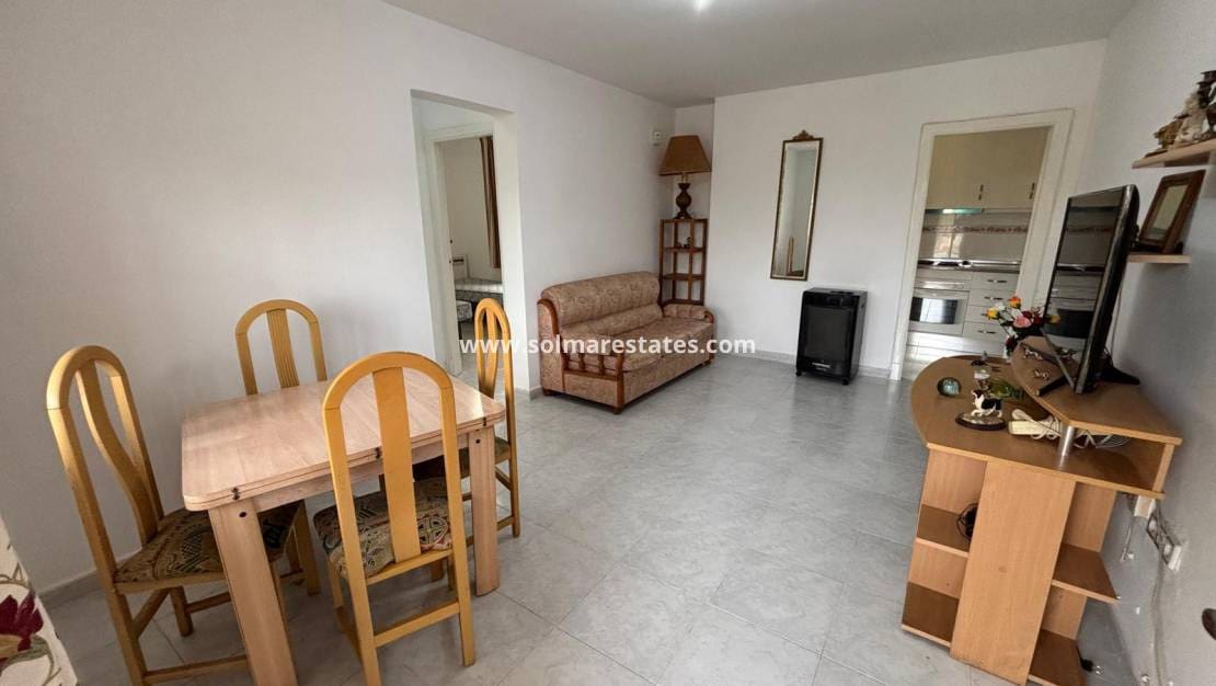 Apartamento de 2 habitaciones en La Siesta en venta con piscina - 120.000 € (Ref: 9521480)