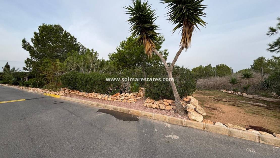 Apartamento de 2 habitaciones en La Siesta en venta con piscina - 120.000 € (Ref: 9521480)