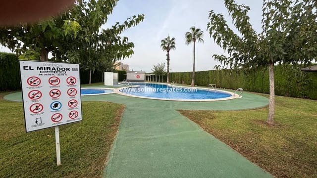 Apartamento de 2 habitaciones en La Siesta, Torrevieja en venta con piscina - 120.000 € (Ref: 9521480)