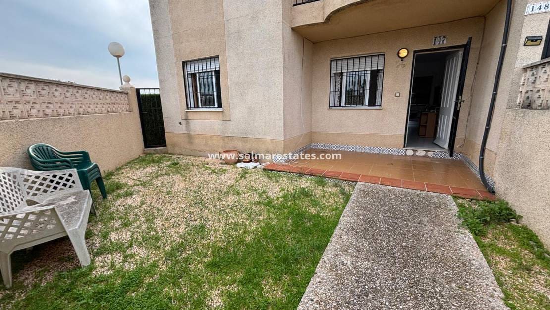 Apartamento de 2 habitaciones en La Siesta en venta con piscina - 120.000 € (Ref: 9521480)