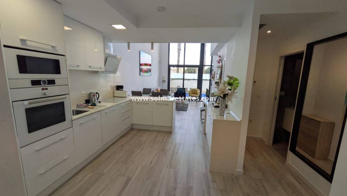 3 Zimmer Villa zu verkaufen in Cabo Roig mit Pool - 450.000 € (Ref: 9521777)