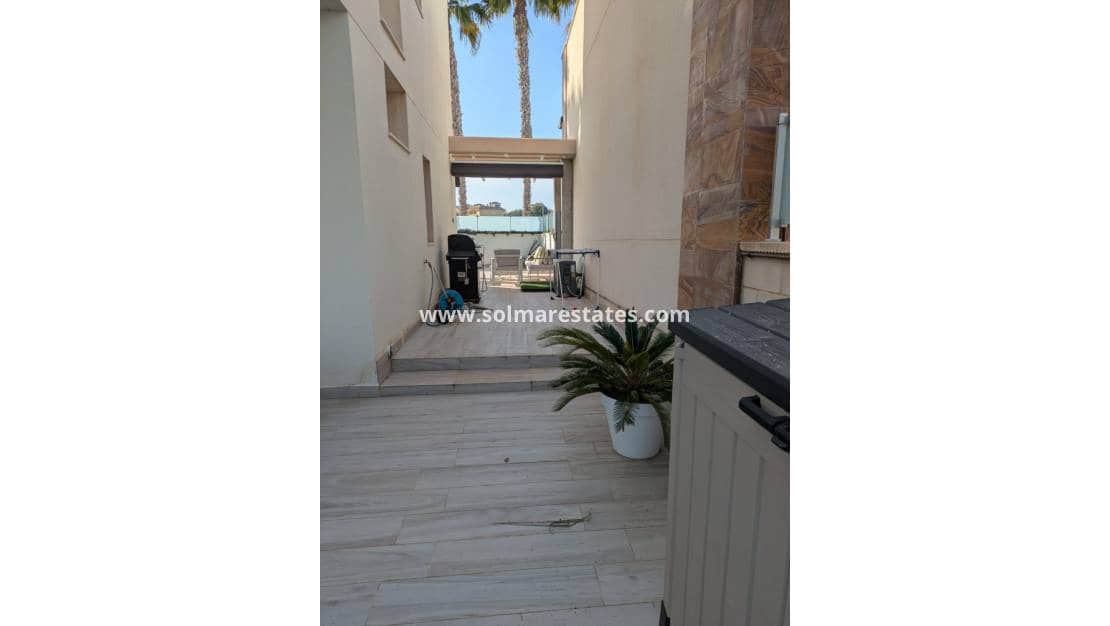 3 Zimmer Villa zu verkaufen in Cabo Roig mit Pool - 450.000 € (Ref: 9521777)