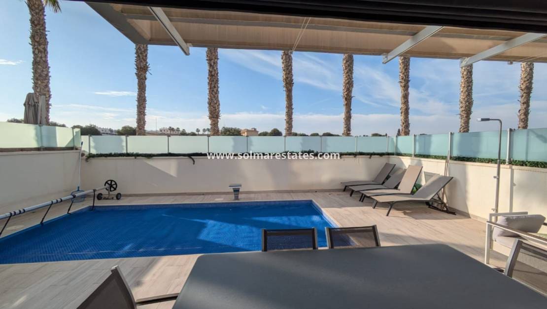 3 Zimmer Villa zu verkaufen in Cabo Roig mit Pool - 450.000 € (Ref: 9521777)