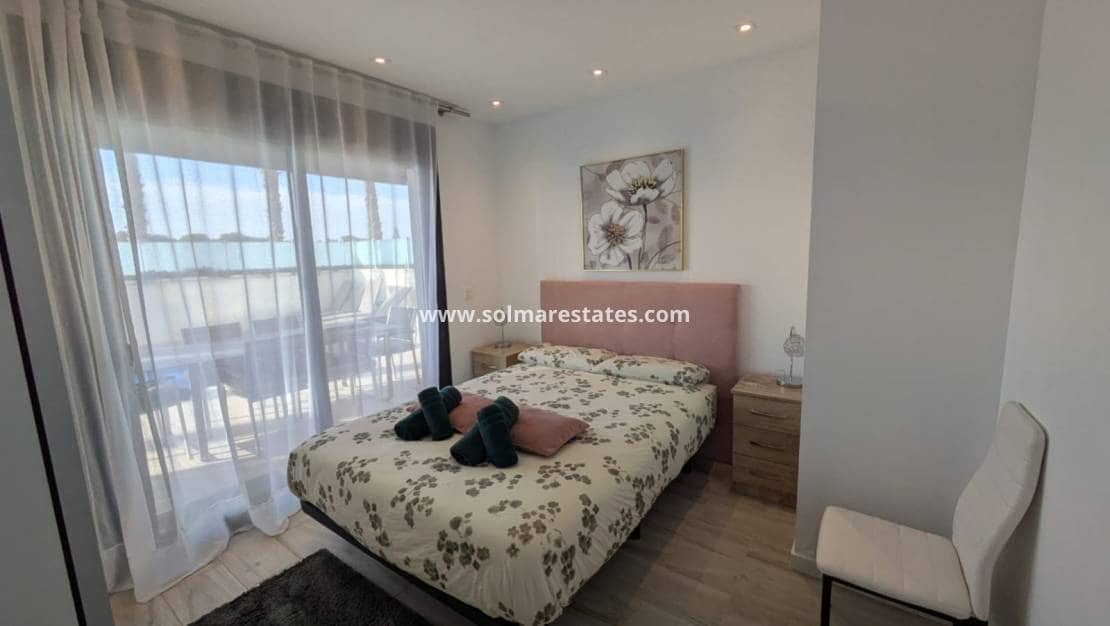 3 Zimmer Villa zu verkaufen in Cabo Roig mit Pool - 450.000 € (Ref: 9521777)